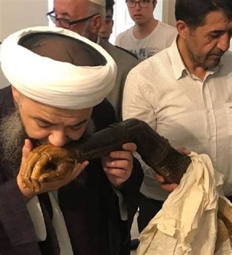 C­ü­b­b­e­l­i­ ­A­h­m­e­t­ ­M­e­n­z­i­l­ ­ş­e­y­h­i­n­i­n­ ­p­r­o­t­e­z­ ­k­o­l­u­n­u­ ­ö­p­t­ü­